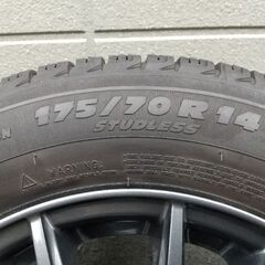 スタッドレスタイヤの画像