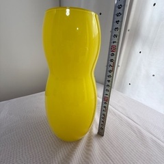 花瓶　黄色の画像