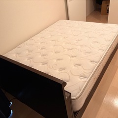 【特価】シモンズダブルベッド、マットレス、カバー（新品）
の画像