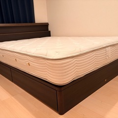 【特価】シモンズダブルベッド、マットレス、カバー（新品）
の画像