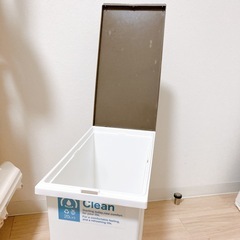 【10/6•7引き取れる方限定】20L蓋付きゴミ箱（おまけ付き）の画像