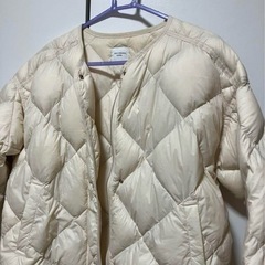 美品　アーバンリサーチドアーズ　ライトキルトダウンショートブルゾン　アイボリーの画像