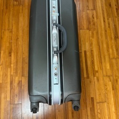 【取引中】中古品　キャリーケースの画像