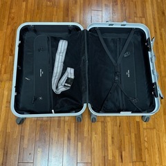 【取引中】中古品　キャリーケースの画像