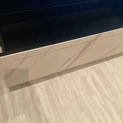 TOSHIBA REGZA TVとテレビ台の画像