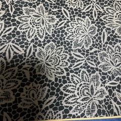 ナイロン地っぽい布（花柄　黒青）の画像