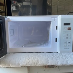 f●■【高年式/2023年製/美品】山善YAMAZEN・電子レンジ【YRM-HF171】ホワイト・ターンテーブル式の画像