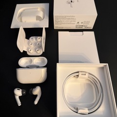 AirPods pro2 (usb-c)＋ケース2個＋イヤーピースの画像