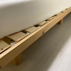 【値下げ‼️】zinusのマットレスとベッドフレームの画像