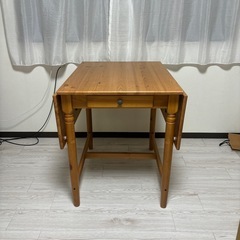 折りたたみ式テーブルの画像