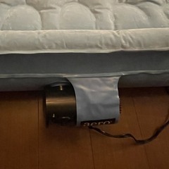 電動空気ポンプ内蔵エアーベッド（クイーンサイズ）の画像