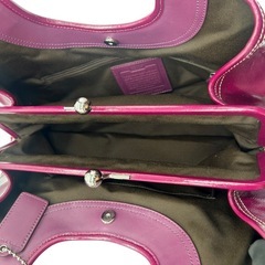 【美品】COACH コーチ パテントレザー バッグ ワインレッド がま口デザインの画像