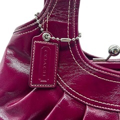 【美品】COACH コーチ パテントレザー バッグ ワインレッド がま口デザインの画像