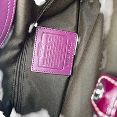 【美品】COACH コーチ パテントレザー バッグ ワインレッド がま口デザインの画像