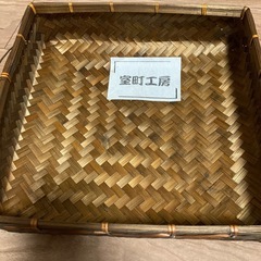 皿と箸の画像