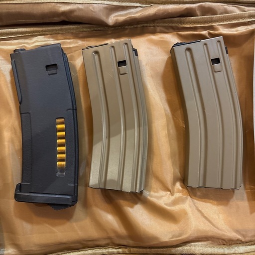 次世代電動ガン SCAR-L CQCタンカラー マガジン3本付き