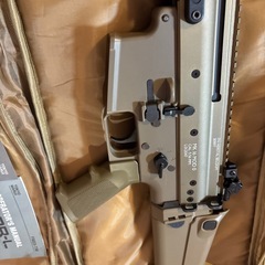 次世代電動ガン SCAR-L CQCタンカラー マガジン3本付きの画像