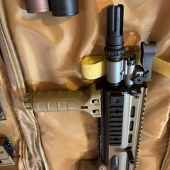 次世代電動ガン SCAR-L CQCタンカラー マガジン3本付きの画像