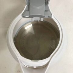 【北見市発】コム KOM 電気ケトル EasyHome KTK-300 1.0L 2019年製 白 (E3663wM)の画像