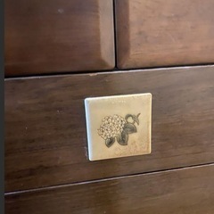 タイル付き4段引き出しチェストの画像