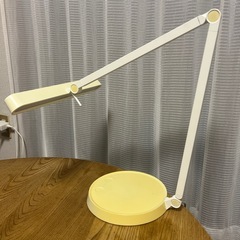 IKEA 照明  デスクライトの画像