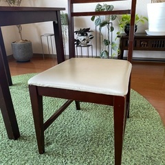 ダイニングテーブルの画像