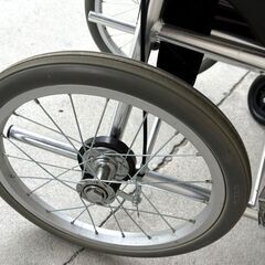 河村製作所　アルミ　折り畳み式　手折れ　介護用品 車椅子 介助用 コンパクト　13.6㎏　ノーパンクタイヤ　引き取り：田川郡香春町の画像