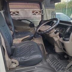 日産アトラス小型積載車(写真の競技車両は含まず)の画像