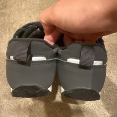 スニーカー　アシックス × familiar 18.5センチ　靴の画像