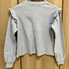袖フリルトレーナーの画像