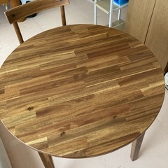 【取引決まりました】IKEA 丸テーブル椅子付きの画像