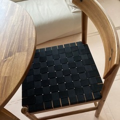 【取引決まりました】IKEA 丸テーブル椅子付きの画像