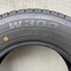 12インチ、スタッドレスタイヤ　BRIDGESTONE 145/R12 W300スタッドレスタイヤ4本セットの画像