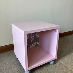 ★★IKEA KONSMO ベッドサイドテーブル★★の画像