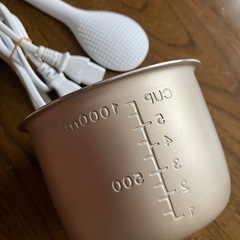 KOM マイコン式 ホワイト 取って付き 丸型多機能炊飯器の画像