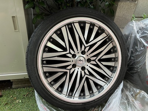 (取引者確定)245/40/R20タイヤとホイールセットです。