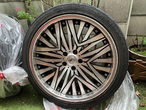 (取引者確定)245/40/R20タイヤとホイールセットです。