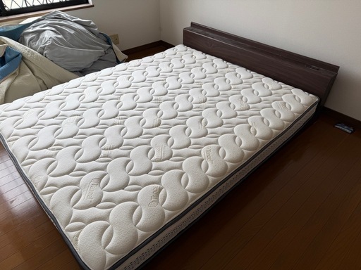 【済】クイーンサイズベッド&マットレス