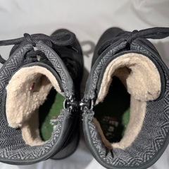  カミック　Kamik ROGUE MID ウィンターブーツ　ウォータープルーフ
の画像