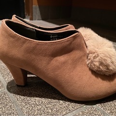 【新品✨】ブラウンファー付きブーツの画像