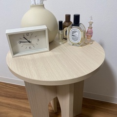 丸テーブルの画像
