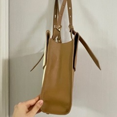　👉 ブラウン×ホワイト✨PUレザーバッグ／使用少なめ・シワあり・きれいめの画像