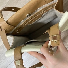 　👉 ブラウン×ホワイト✨PUレザーバッグ／使用少なめ・シワあり・きれいめの画像