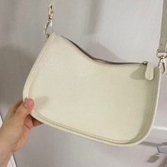 　👉 ホワイトのミニショルダーバッグ🤍 使用約1年・軽い汚れありの画像
