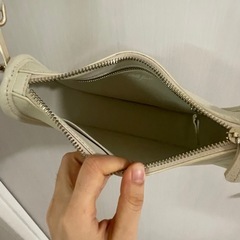 　👉 ホワイトのミニショルダーバッグ🤍 使用約1年・軽い汚れありの画像