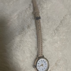 腕時計ベージュの画像