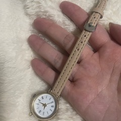 腕時計ベージュの画像