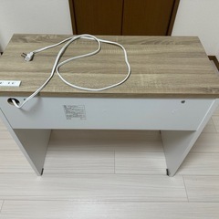PCデスク コンセント付き 二口タップあり有りの画像