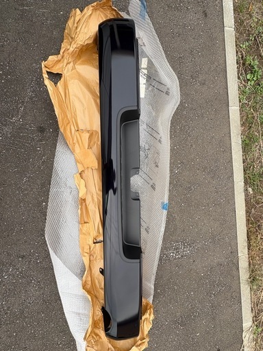 ?新品・未使用品?　ハイエース 純正リアバンパー ワイド用 カラーコード220