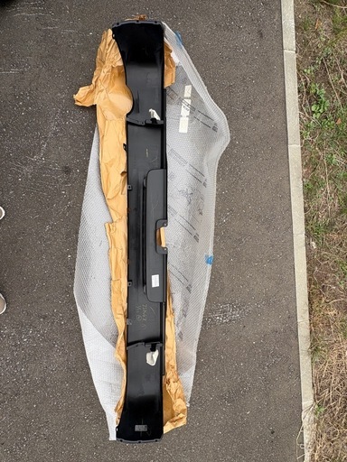 ?新品・未使用品?　ハイエース 純正リアバンパー ワイド用 カラーコード220